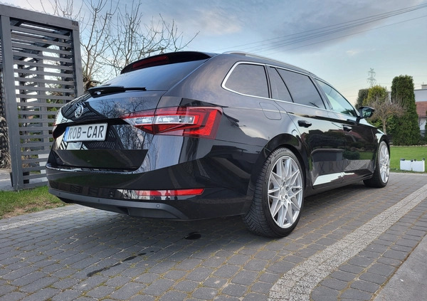 Skoda Superb cena 69900 przebieg: 132306, rok produkcji 2015 z Józefów małe 742